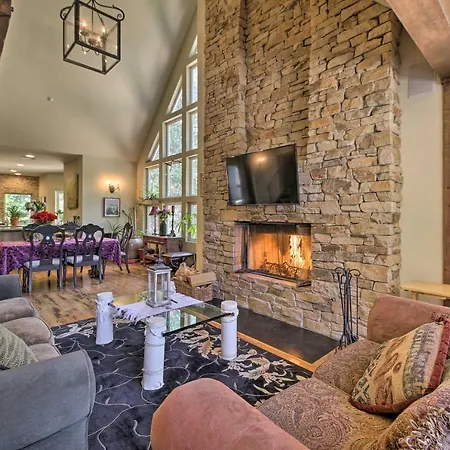Incredible Lake Arrowhead Home With Views And Decks!